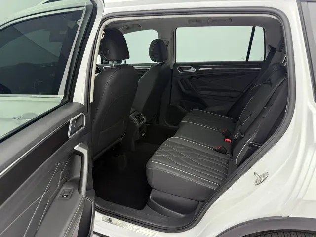 Volkswagen Tiguan L — Фото автомобиля 14