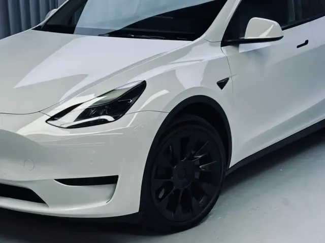 Tesla Model Y — Фото автомобиля 18