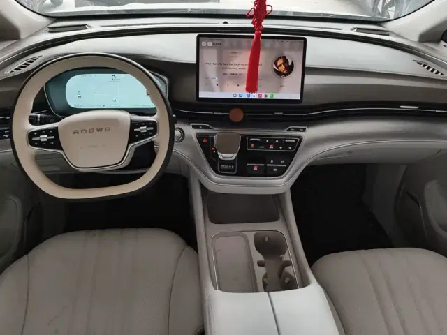 Roewe Roewe iMAX8 EV 2025 1.5T DMH Land Luxury Edition — Фото автомобиля 12