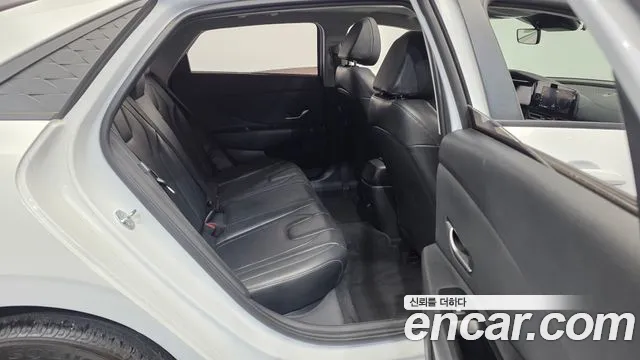 Hyundai AVANTE Новый Avante (CN7) — Фото автомобиля 12