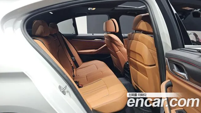 BMW 5 Series G30 — Фото автомобиля 17