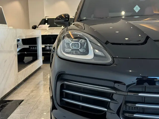 Porsche Cayenne — Фото автомобиля 3