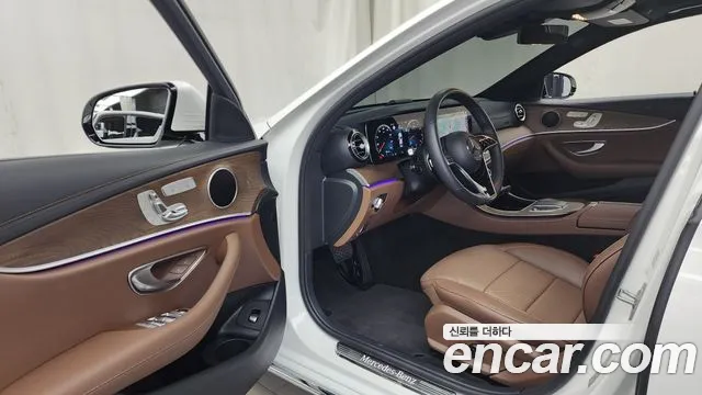 Mercedes-Benz E-Class — Фото автомобиля 7