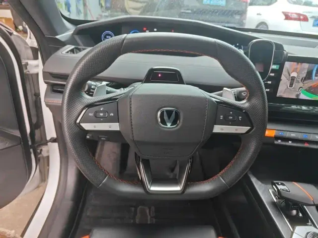Changan Changan UNI-V 2023 1.5T Luxury Edition — Фото автомобиля 10