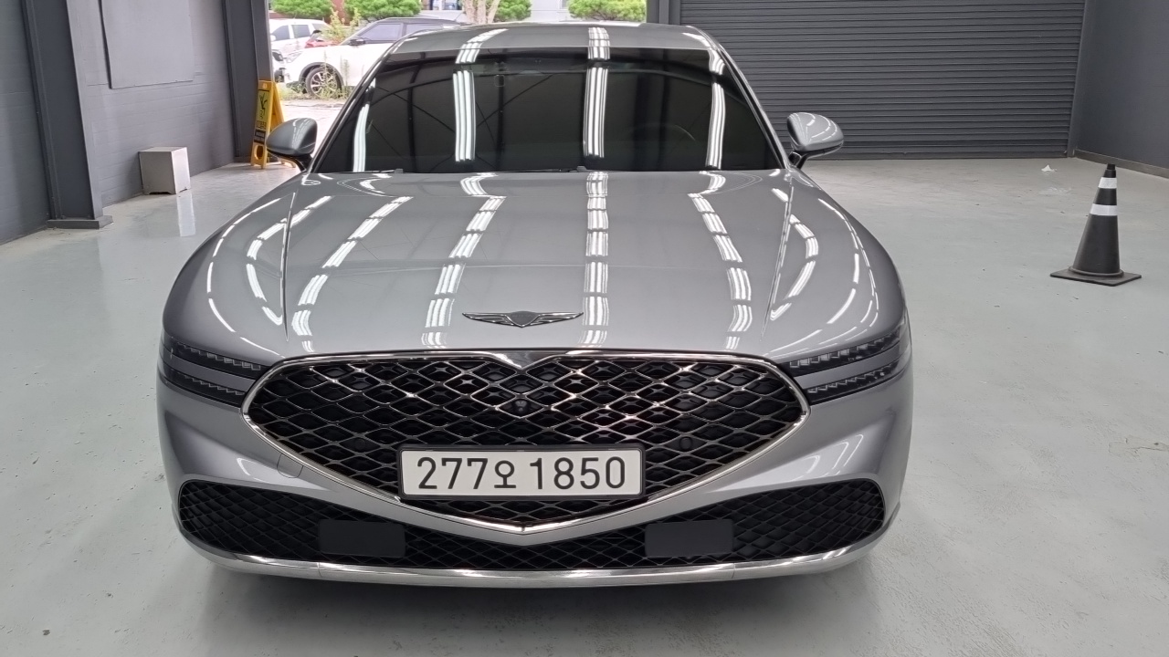Genesis G90 Бензин 3.5 турбо AWD — Фото автомобиля 3