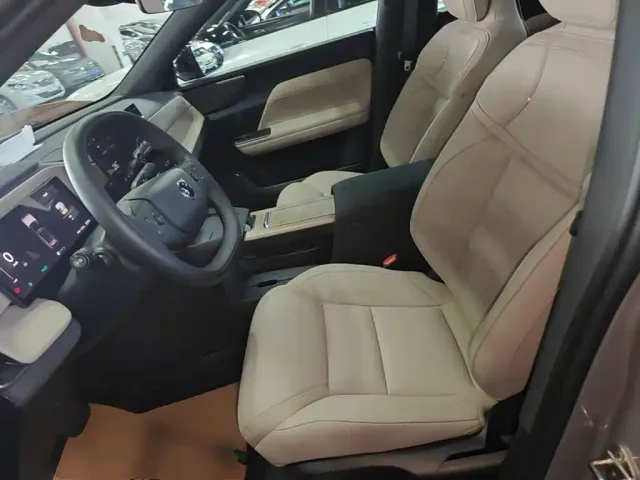 Volvo XC70 Plug-in Hybrid — Фото автомобиля 14