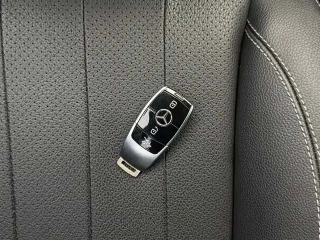 Mercedes-Benz E-Class — Фото автомобиля 17