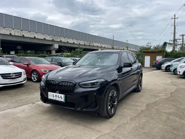 Фотография автомобиля — BMW iX3
