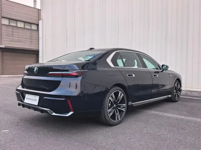 BMW 7 Series — Фото автомобиля 8