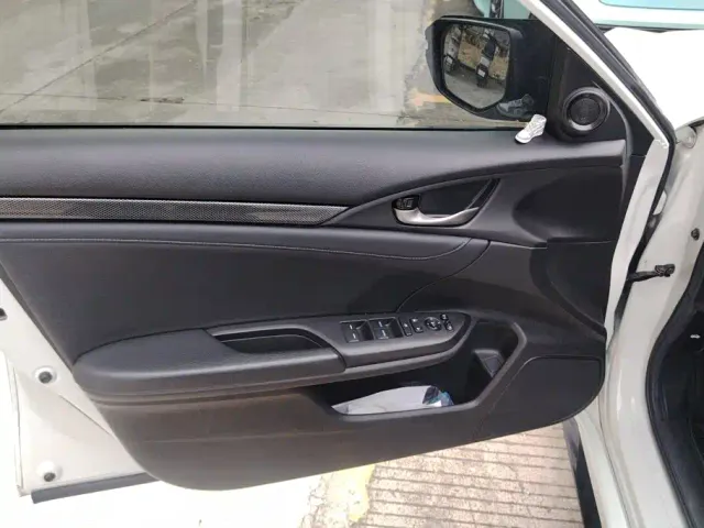 Honda Civic 2021 Hatchback 220TURBO CVT Sport — Фото автомобиля 7