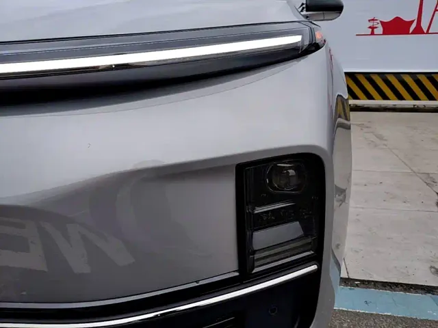 Li Auto L8 — Фото автомобиля 23