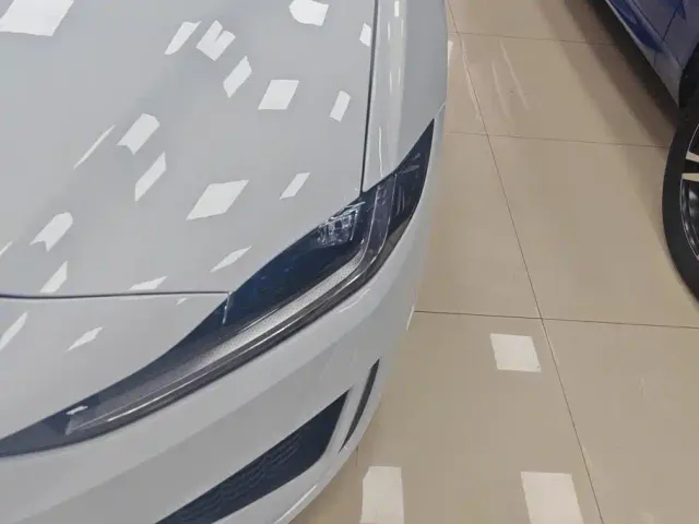 Jaguar XEL — Фото автомобиля 5