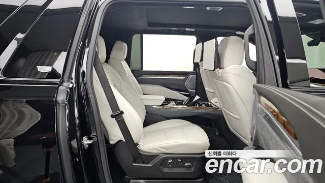 Cadillac Escalade — Фото автомобиля 18