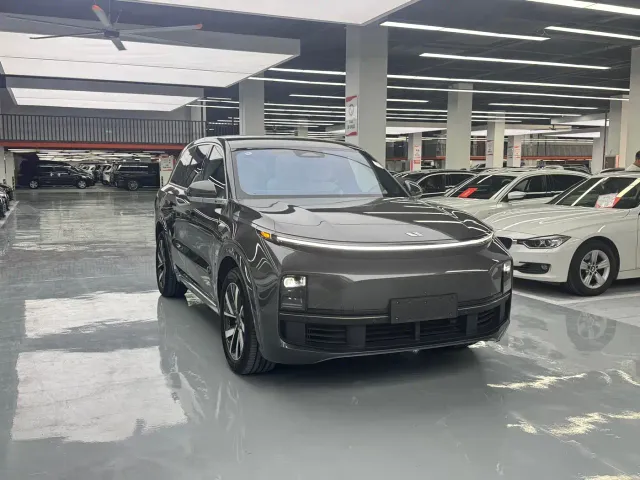 Li Auto L8 — Фото автомобиля 3