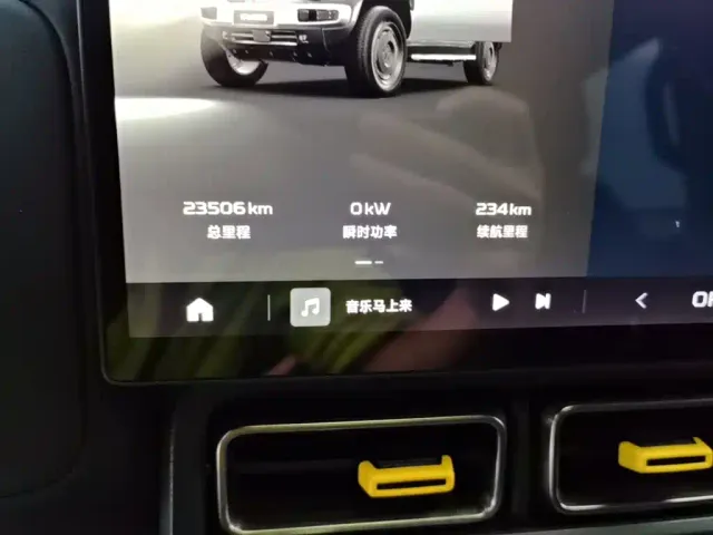 iCAR V23 — Фото автомобиля 11