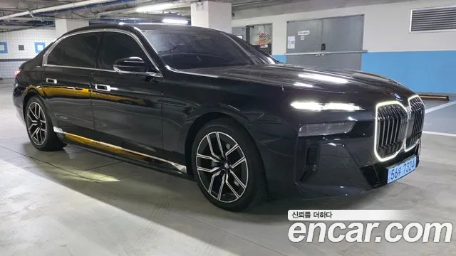 BMW i7 G70 — Фото автомобиля 2