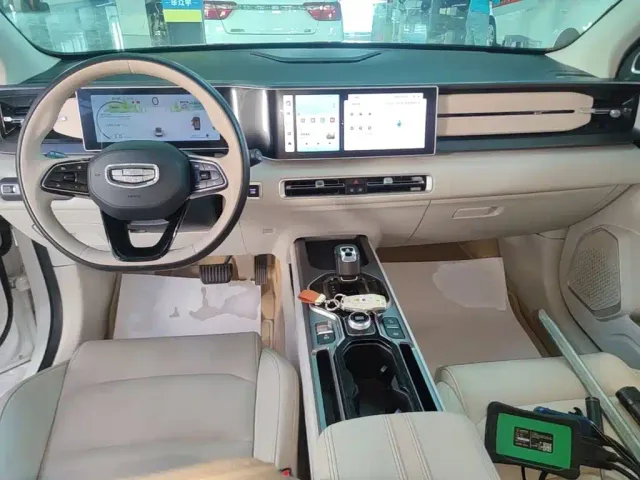 Geely ICON — Фото автомобиля 9