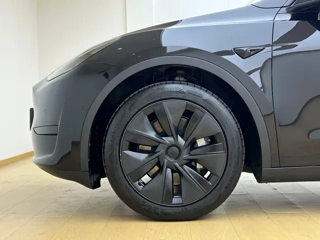 Tesla Model Y — Фото автомобиля 6