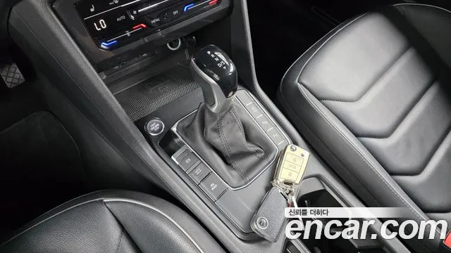 Volkswagen Tiguan Tiguan 2 поколение 2.0 TDI Premium — Фото автомобиля 9