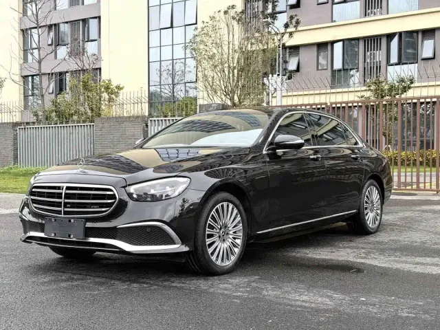 Фотография автомобиля — Mercedes-Benz E-Class