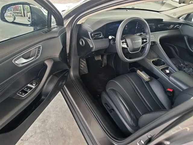 Roewe D7 — Фото автомобиля 15