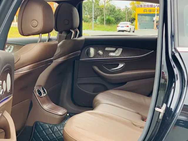 Mercedes-Benz E-Class — Фото автомобиля 13