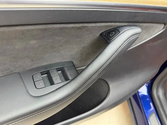 Tesla Model Y — Фото автомобиля 9