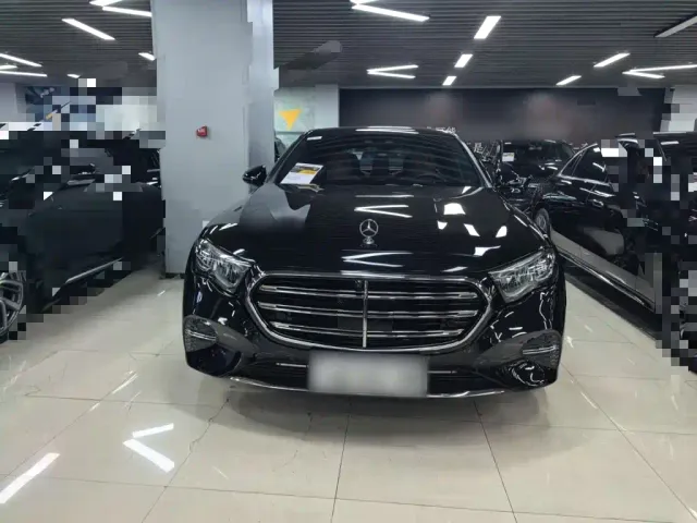 Mercedes-Benz E-Class — Фото автомобиля 3