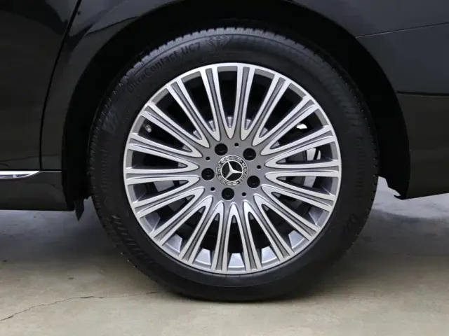 Mercedes-Benz E-Class — Фото автомобиля 27