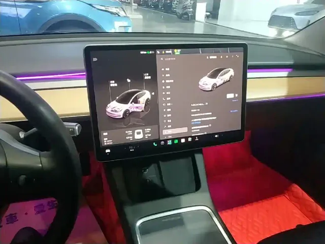 Tesla Model 3 — Фото автомобиля 12