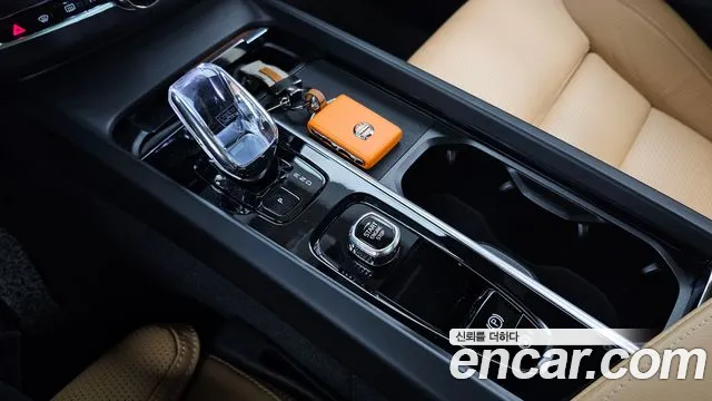 Вольво XC60 — Фото автомобиля 9