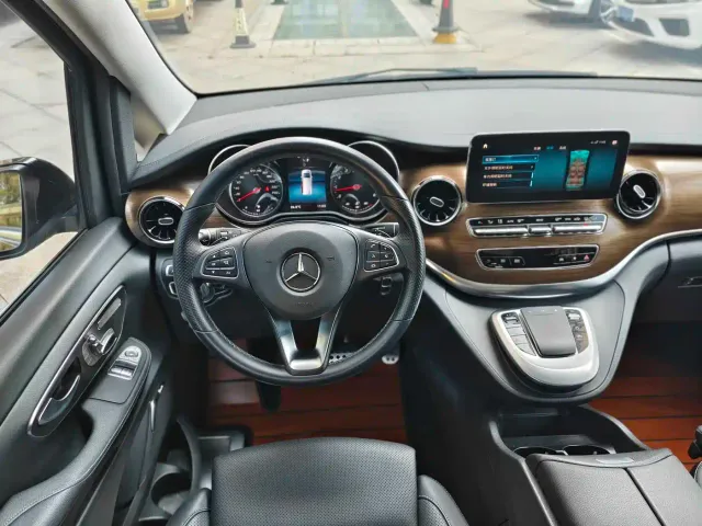 Mercedes-Benz V-Class — Фото автомобиля 12