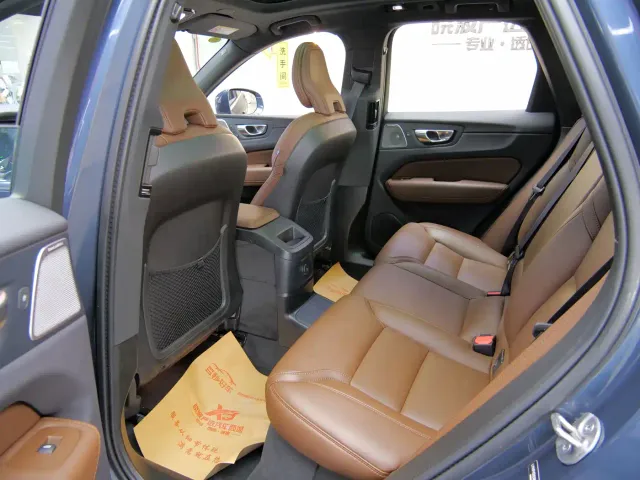 Volvo XC60 — Фото автомобиля 10