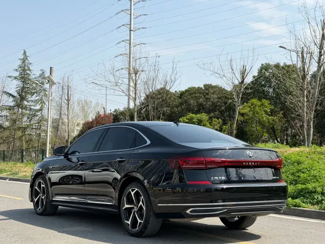 Volkswagen Passat — Фото автомобиля 6