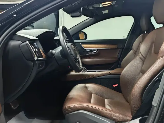 Volvo Volvo S90 2022 B5 Momentum Luxury Edition — Фото автомобиля 5