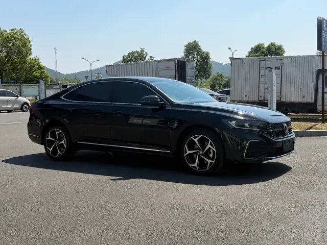 Volkswagen Passat — Фото автомобиля 3