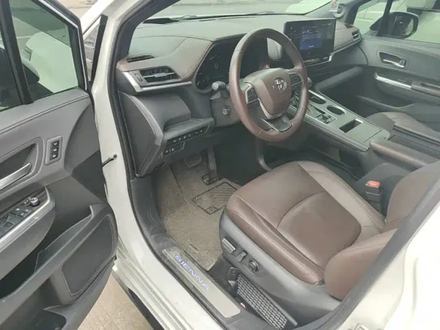 Toyota Sienna — Фото автомобиля 15