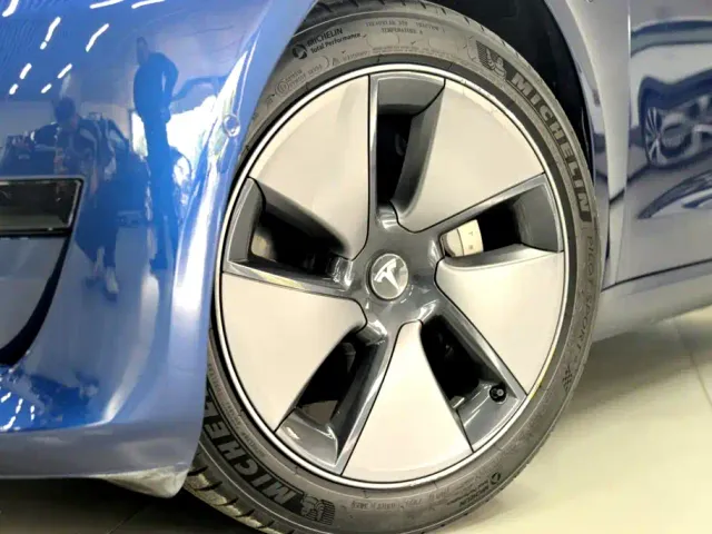 Tesla Model 3 — Фото автомобиля 22