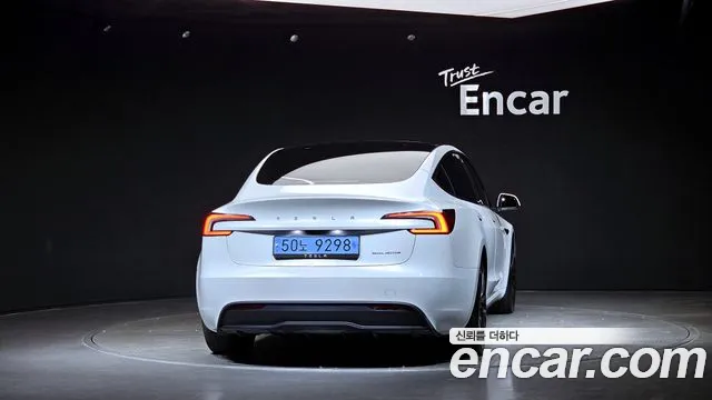 Tesla Model 3 — Фото автомобиля 4