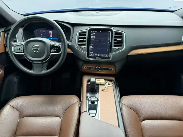 Volvo XC90 — Фото автомобиля 8