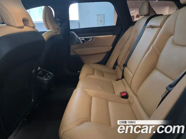Volvo V90 — Фото автомобиля 9