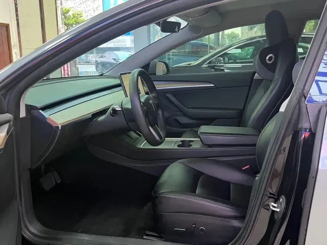 Tesla Model 3 — Фото автомобиля 4