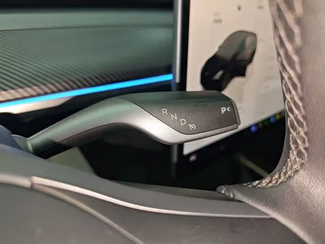 Tesla Model Y — Фото автомобиля 13