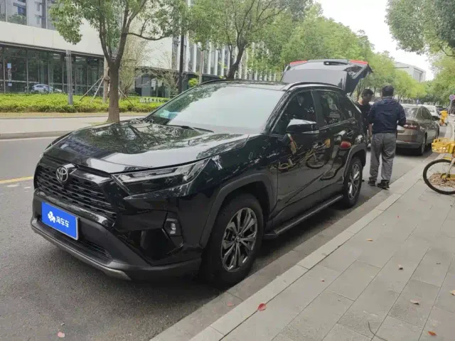 Фотография автомобиля — Toyota RAV4