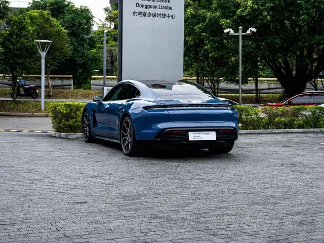 Porsche Taycan — Фото автомобиля 16