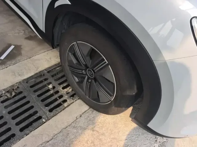 BYD Yuan UP 2024 401KM Leading Edition — Фото автомобиля 6