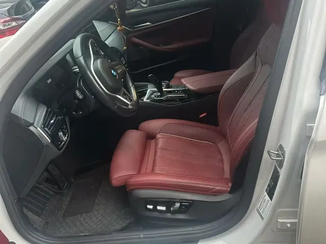 BMW 5 Series — Фото автомобиля 4