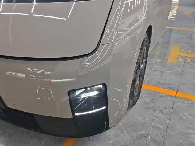 Li Auto MEGA — Фото автомобиля 23