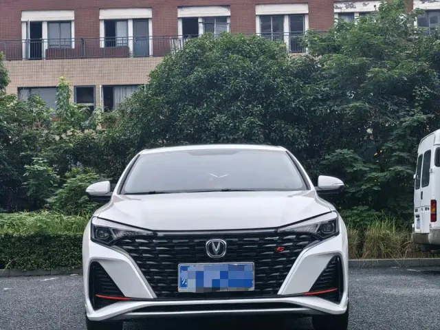 Changan Eado — Фото автомобиля 3