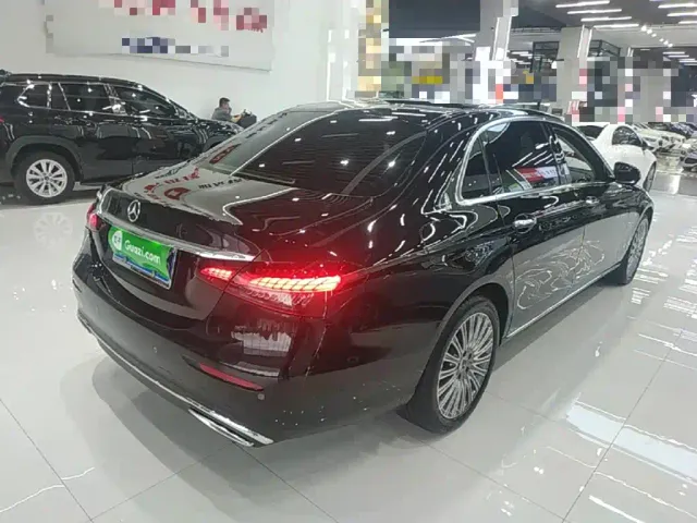 Mercedes-Benz E-Class — Фото автомобиля 6